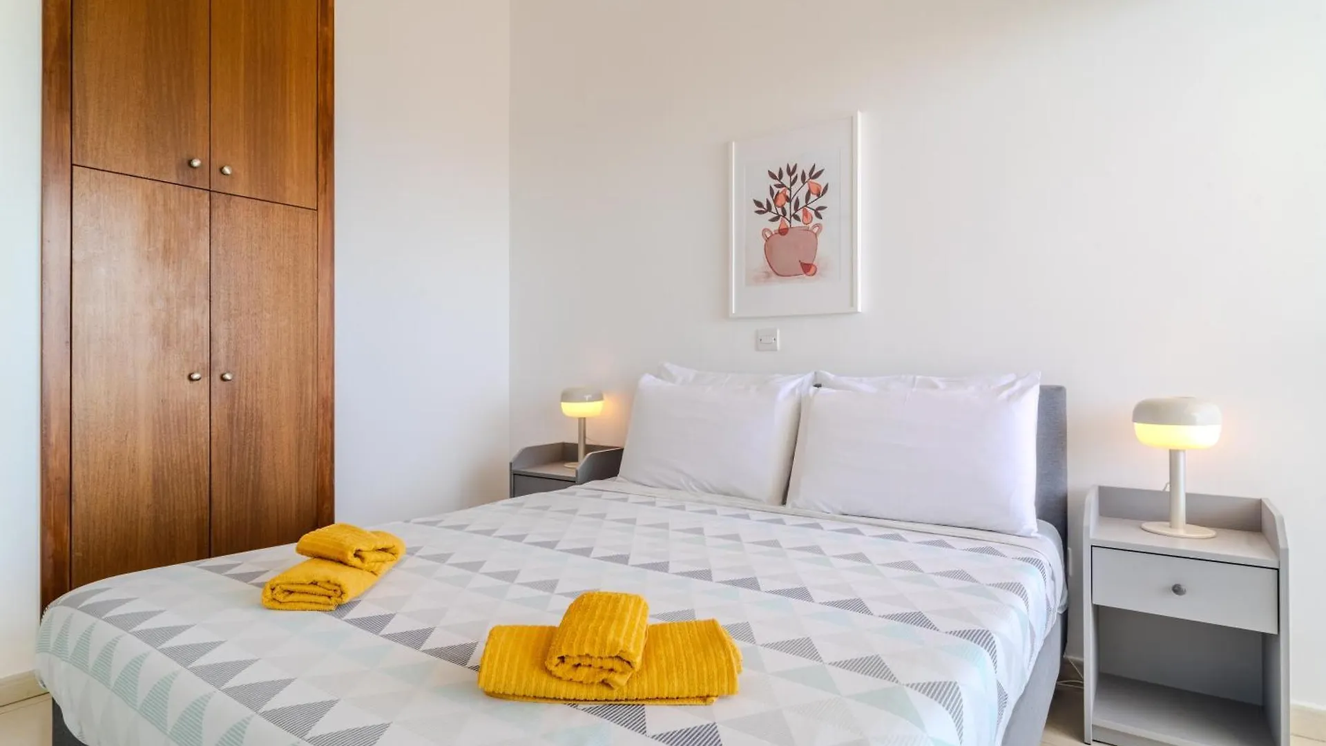 Amazing Sea And Marina View City Center 2Bdr Flat Larnaca Chypre